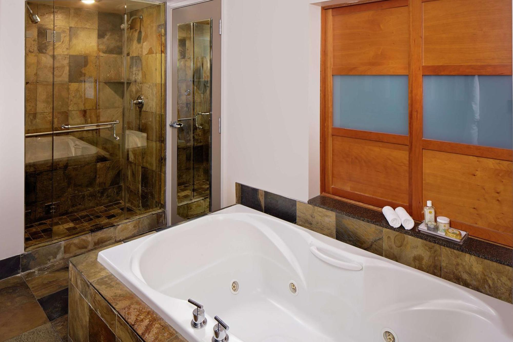 Chrysalis Inn & Spa Bellingham, Curio Collection By Hilton Bagian luar foto