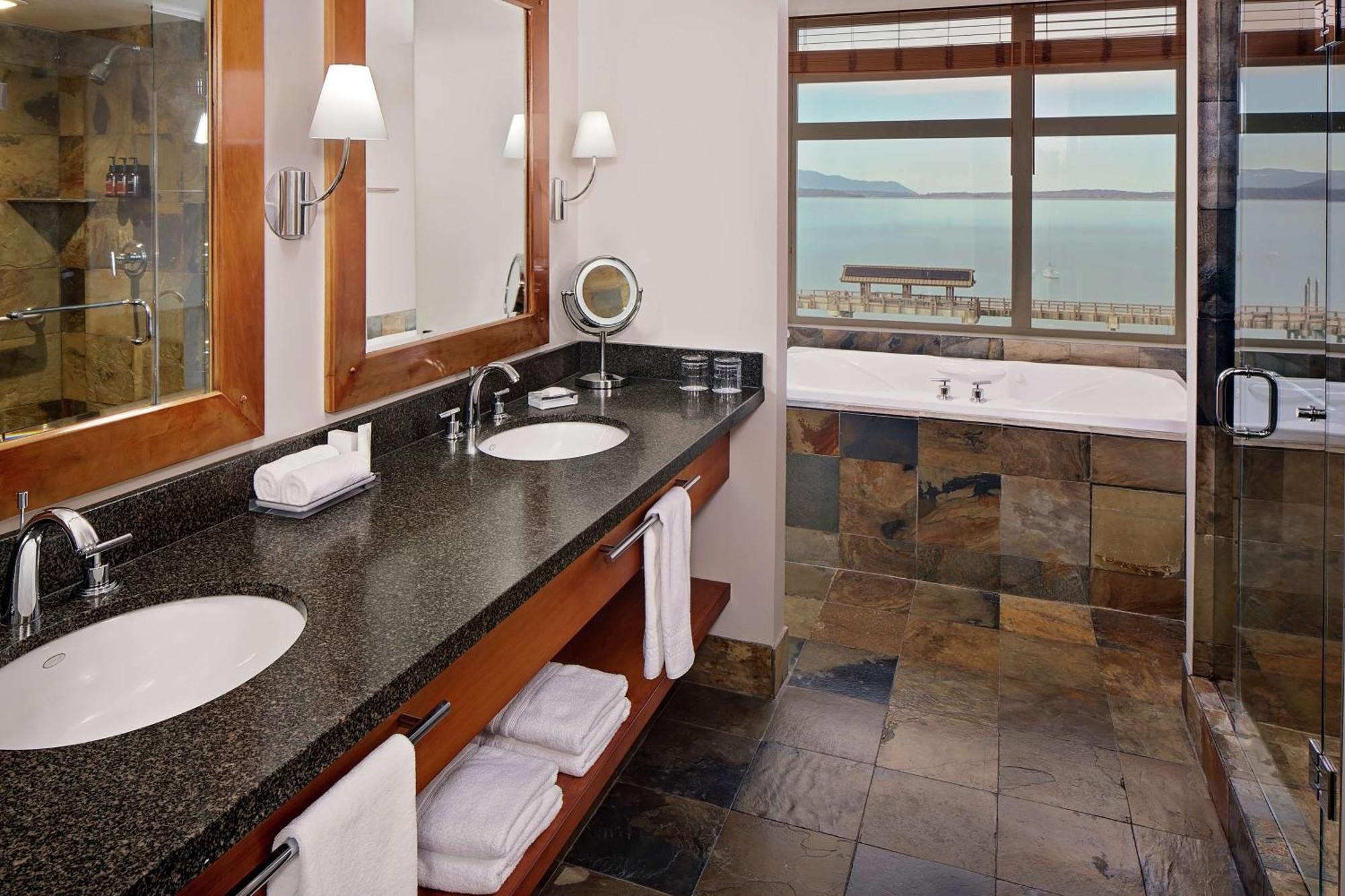 Chrysalis Inn & Spa Bellingham, Curio Collection By Hilton Bagian luar foto